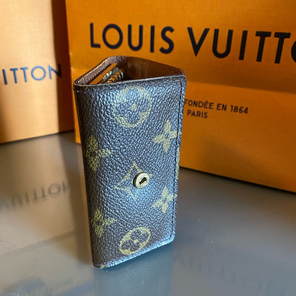 Louis Vuitton 4 Key Holder ~ Authentic - Picture 3 of 12